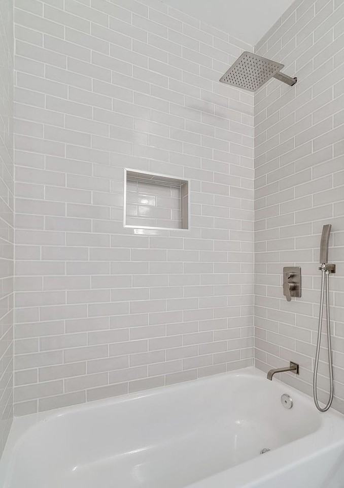 1027 Hamlin St Ne #NA - Photo 3 of 26