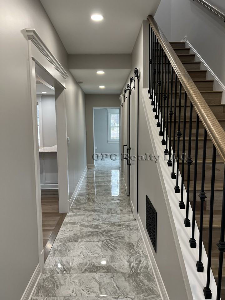 709 Webster St #NA - Photo 4 of 25