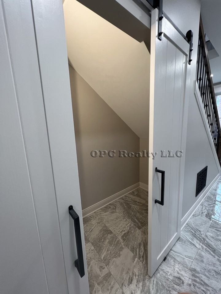 709 Webster St #NA - Photo 6 of 25