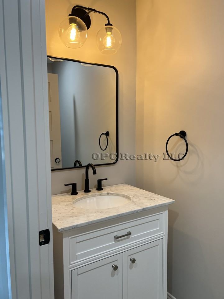 709 Webster St #NA - Photo 7 of 25