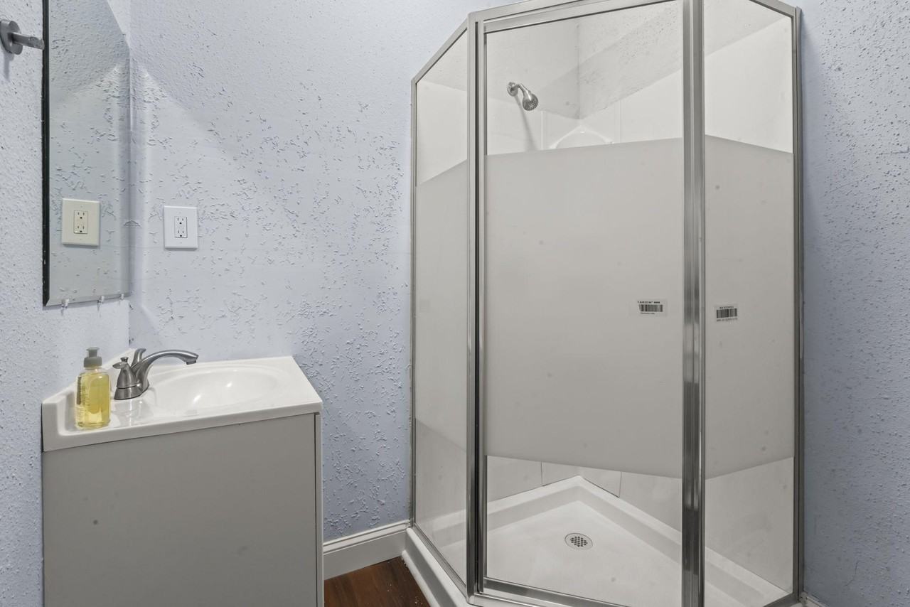 Smith St - Photo 3 of 34