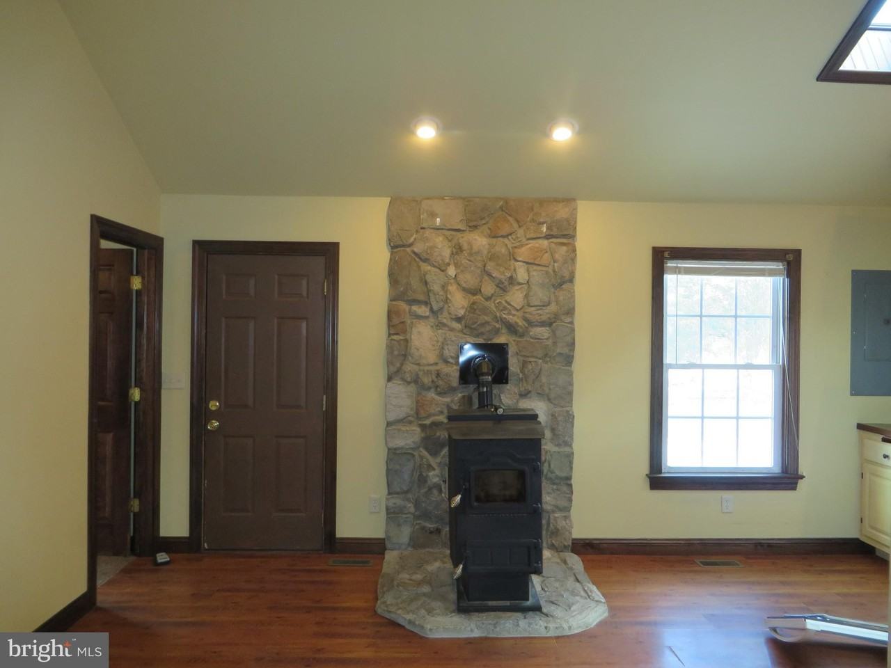 81 Lavonne Dr - Photo 3 of 12