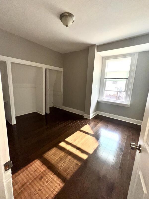 111 E Stewart Ave - Photo 3 of 6