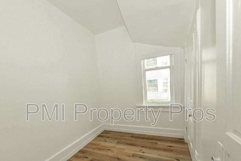 2111 N 34th St - Photo 3 of 15