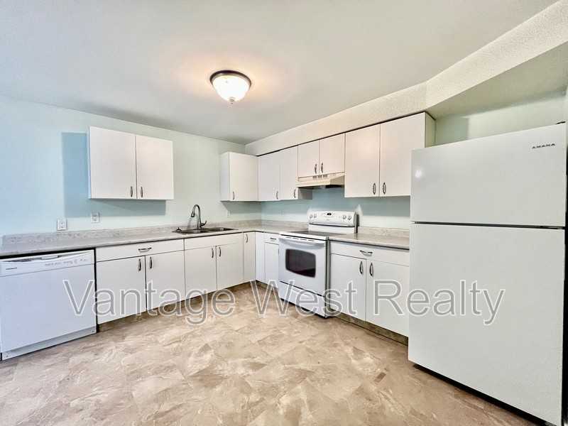 826 Cactus Rd - Photo 2 of 20