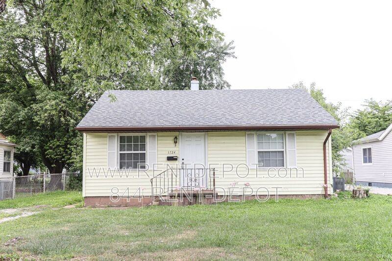 1724 Waggoner Ave - Photo 2 of 9