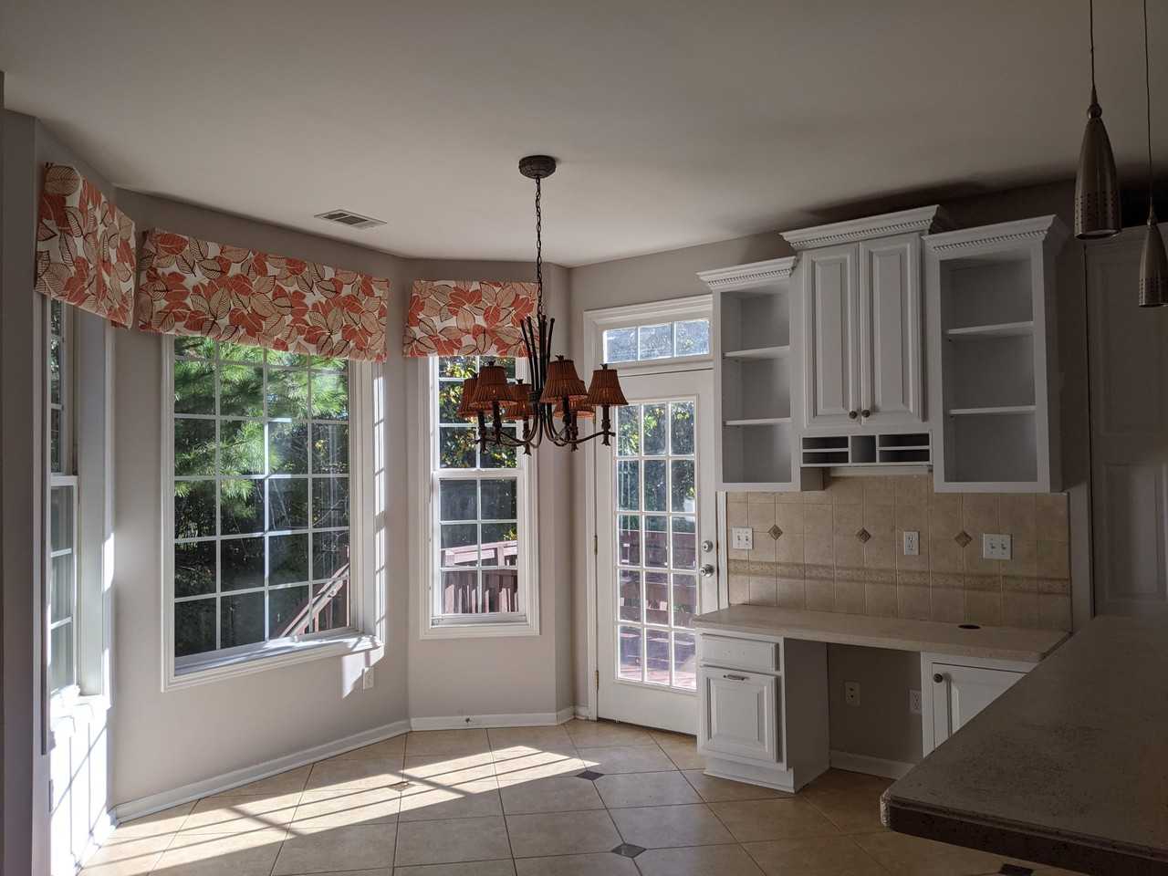 2414 Manal Way - Photo 5 of 15