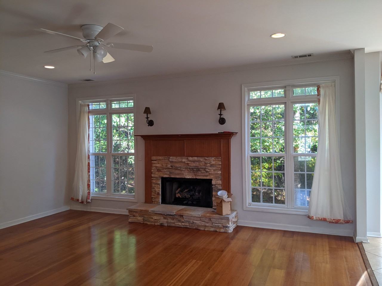 2414 Manal Way - Photo 6 of 15