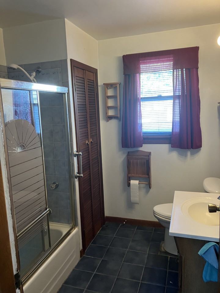 373 Grove St - Photo 5 of 10