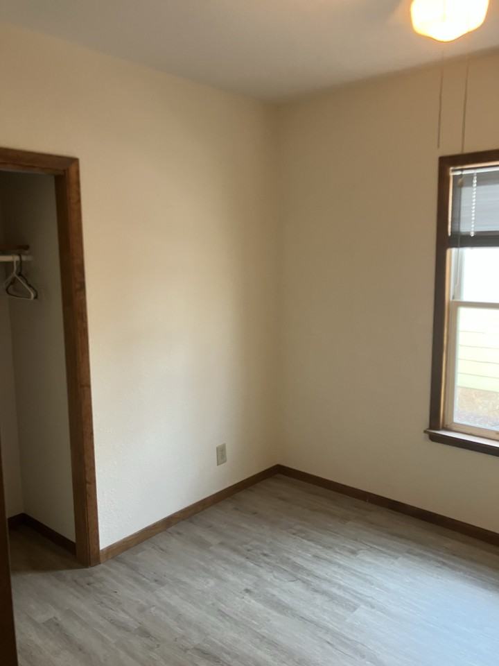 373 Grove St - Photo 7 of 10