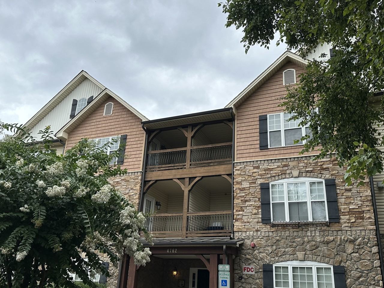 4762 Tatton Park Cir Unit 3b - Photo 2 of 24