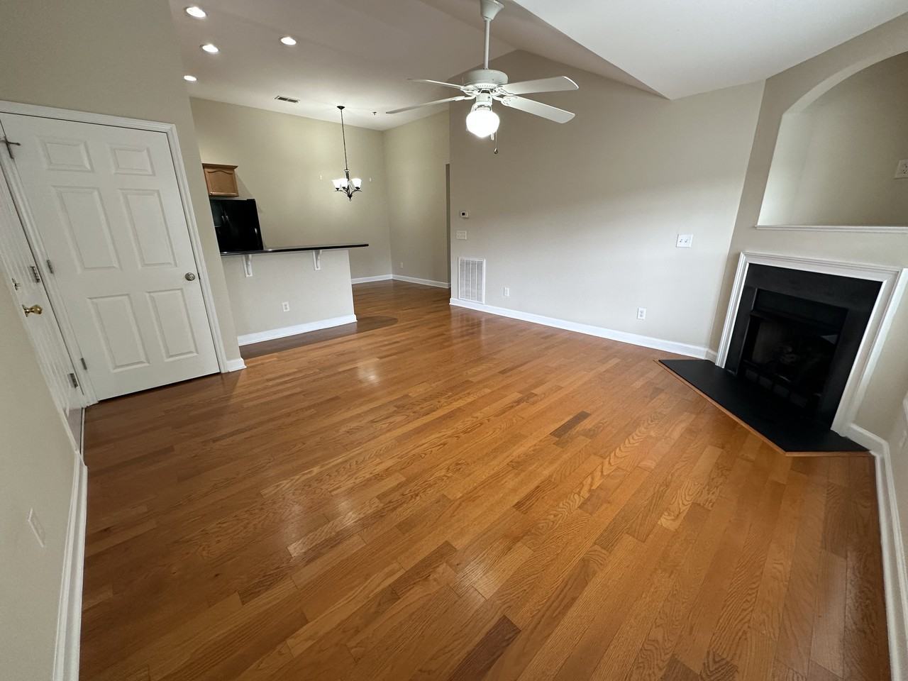 4762 Tatton Park Cir Unit 3b - Photo 5 of 24