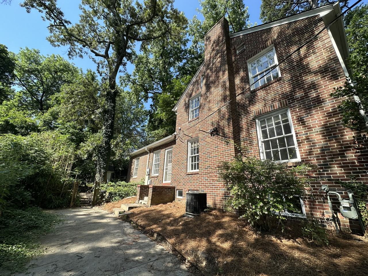 2103 Rolling Rd - Photo 3 of 30