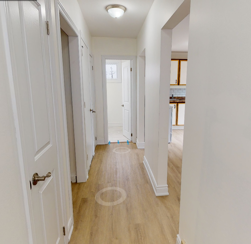 47 Cundles Road East - Photo 3 of 8