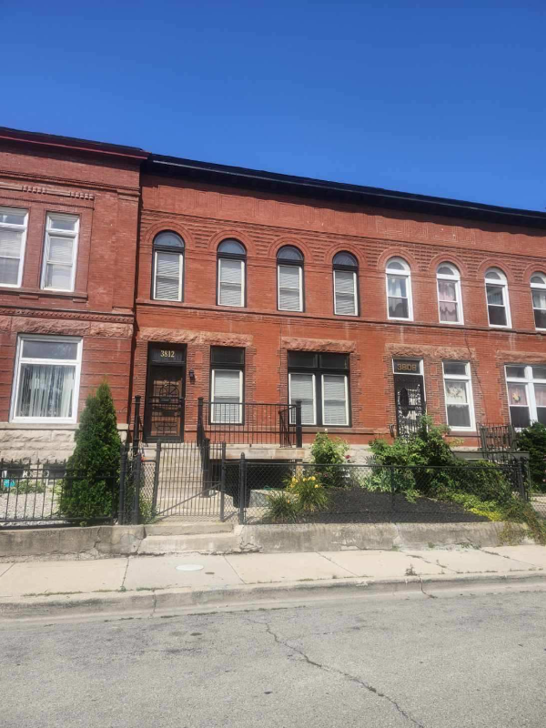 3812 S Calumet Ave - Photo 2 of 14