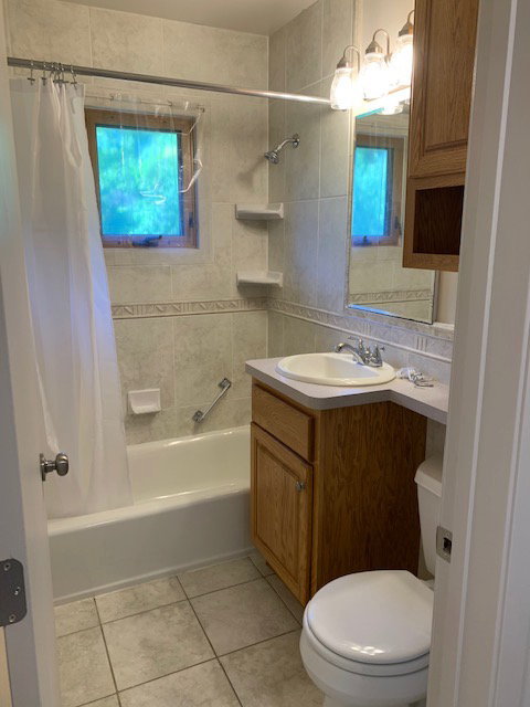 2318 Unity Ave N - Photo 2 of 10