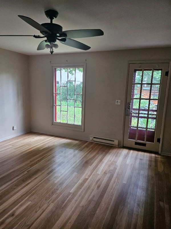 1221 1/2 S Division St - Photo 2 of 7