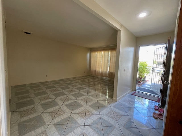 5 Tiverton Dr - Photo 3 of 10