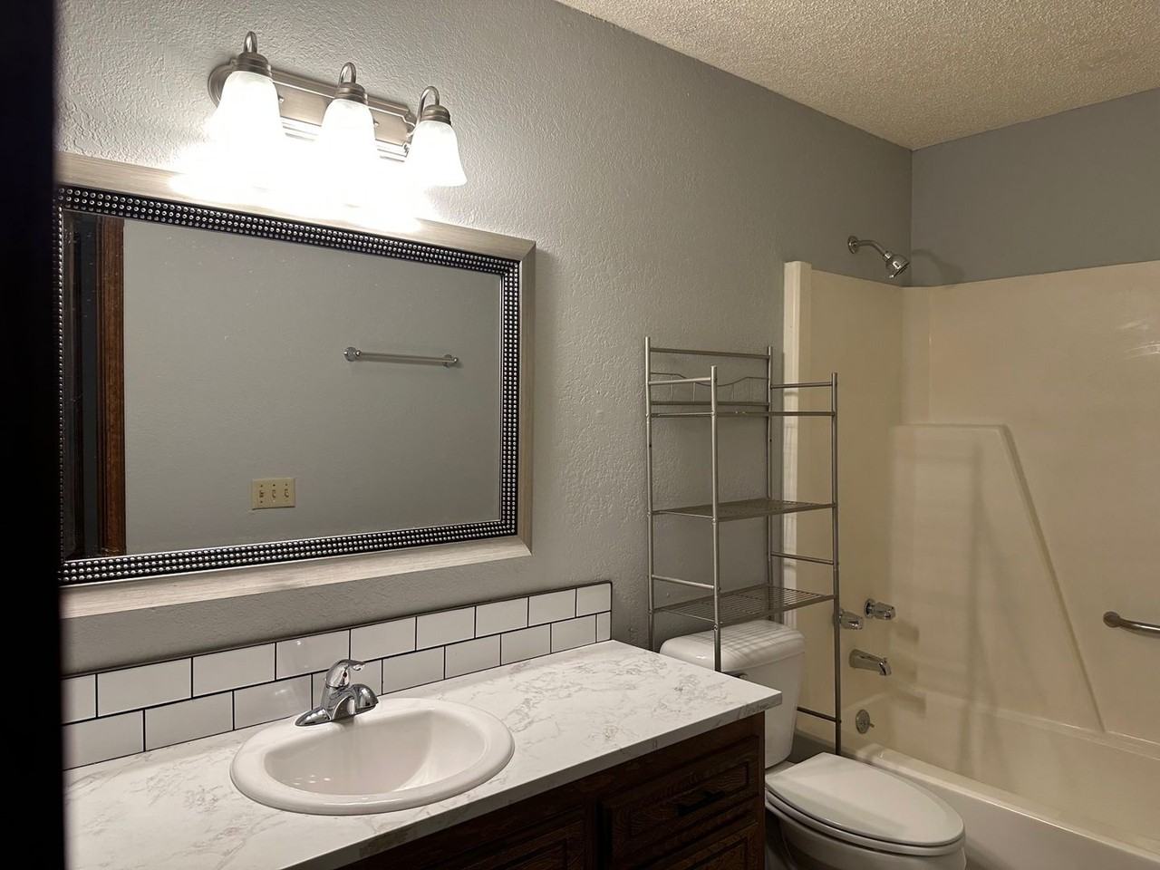 2210 Apple Ave - Photo 3 of 8