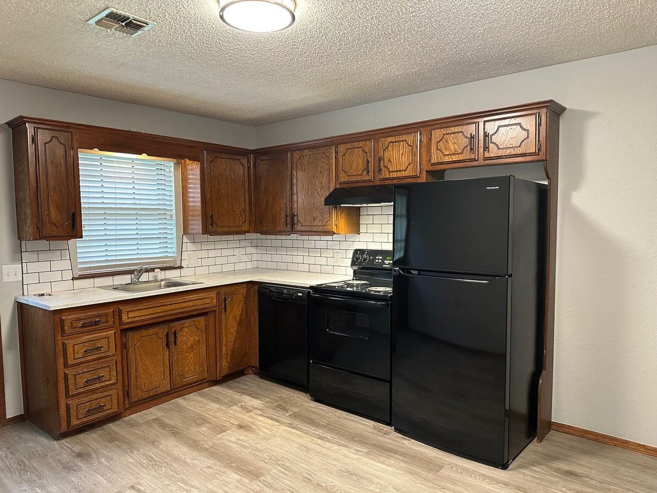 2210 Apple Ave - Photo 6 of 8
