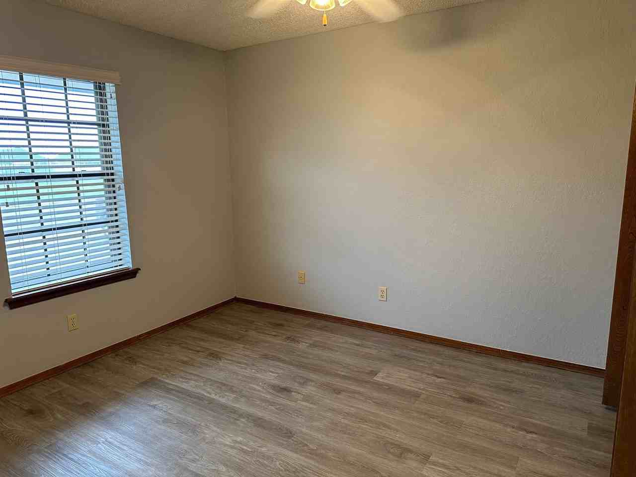 2210 Apple Ave - Photo 7 of 8