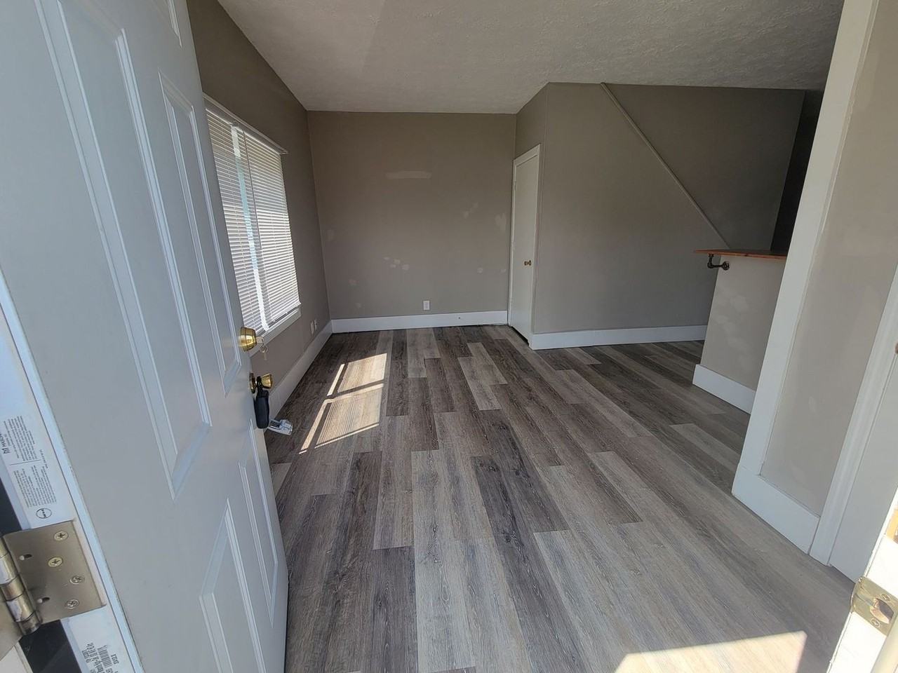 8 N Miami St - Photo 3 of 8