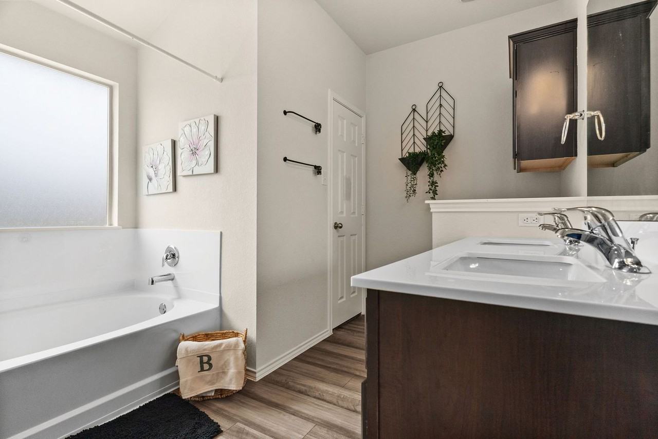 310 Saddleback Trl - Photo 2 of 16