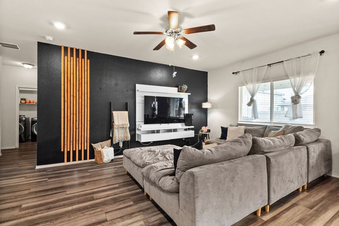 310 Saddleback Trl - Photo 4 of 16