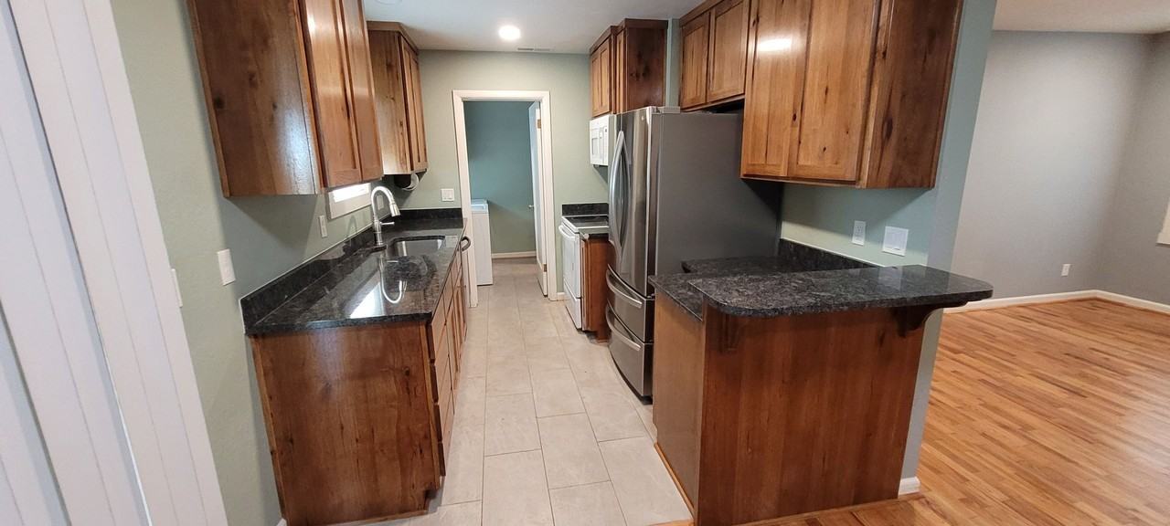 905 King St - Photo 7 of 14