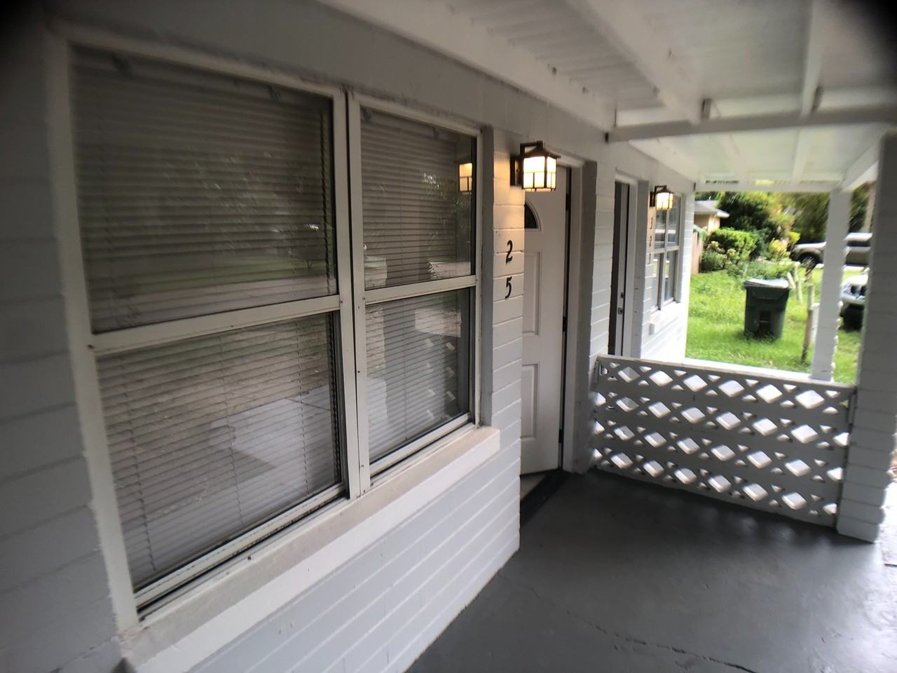 Caroline - Photo 2 of 7