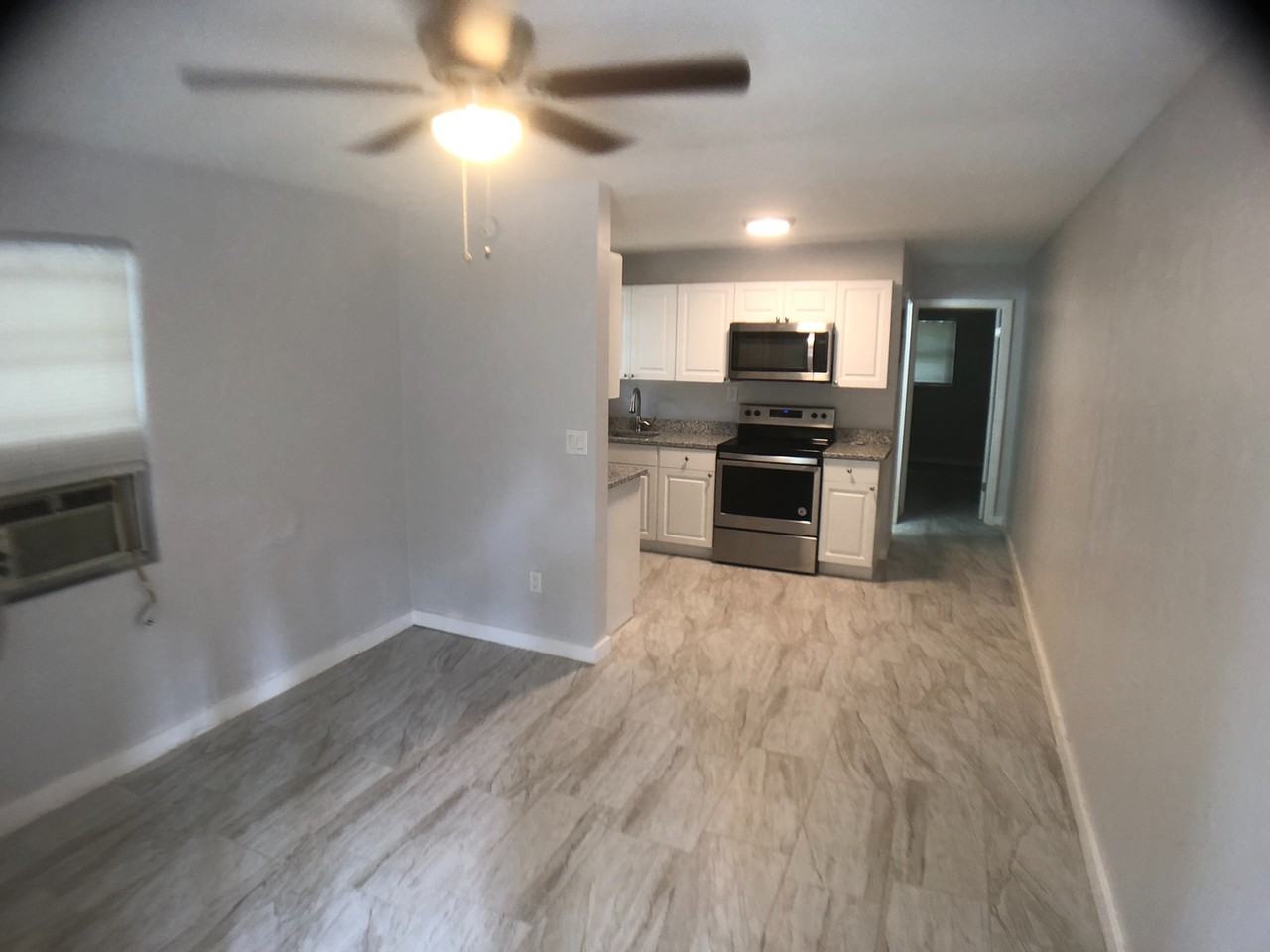 Caroline - Photo 3 of 7