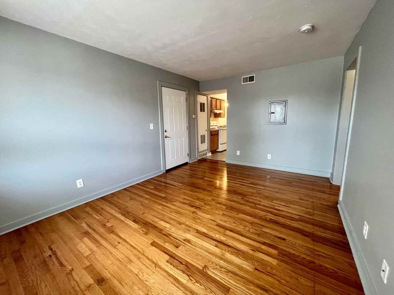 Redman Avenue 4602 - 4608 - Photo 5 of 22