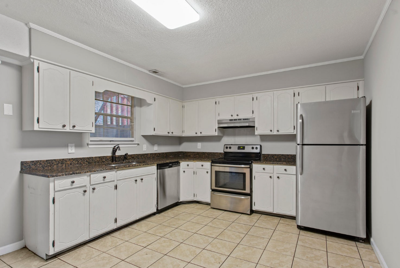 7167 Holland Ln - Photo 3 of 10