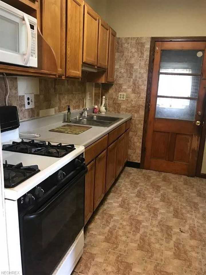 1724 Harmont Ave Ne - Photo 3 of 12