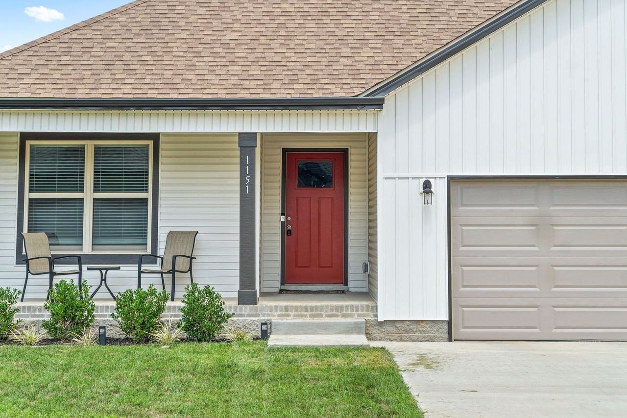 1151 Charles Thomas Dr - Photo 4 of 30