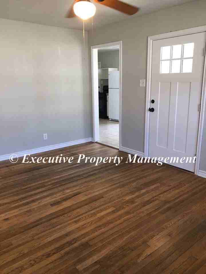 613 Hill St - Photo 6 of 22