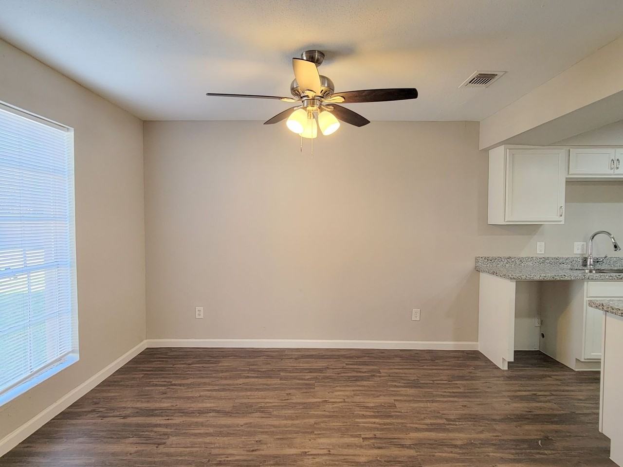 1924 Upland Dr - Photo 4 of 16