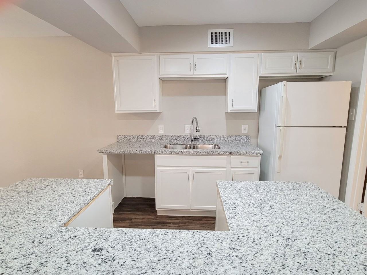 1924 Upland Dr - Photo 5 of 16