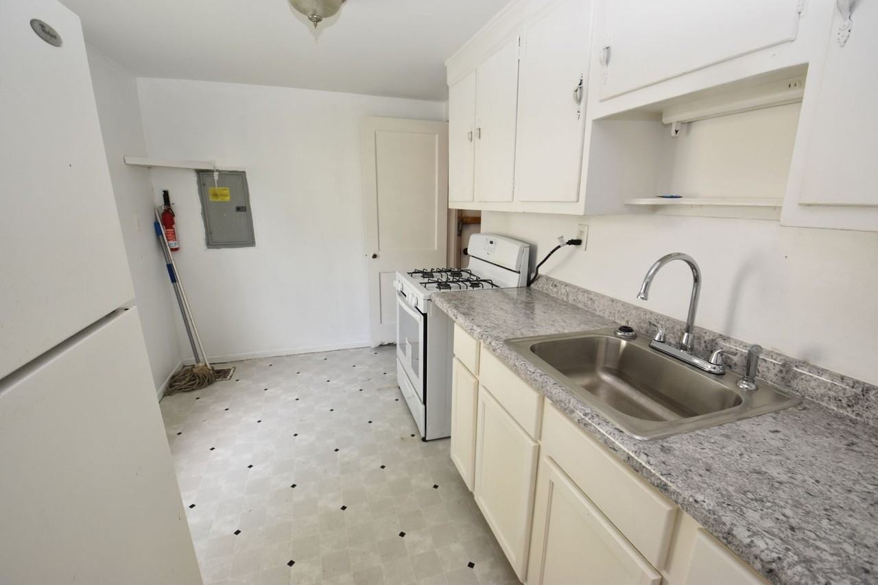 929 Beale St - Photo 4 of 9