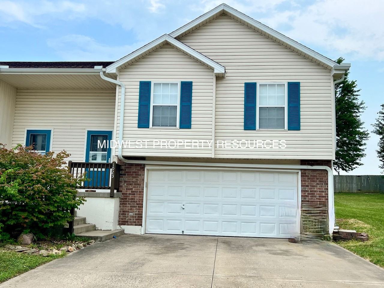 1023 Kaycee Dr - Photo 2 of 31