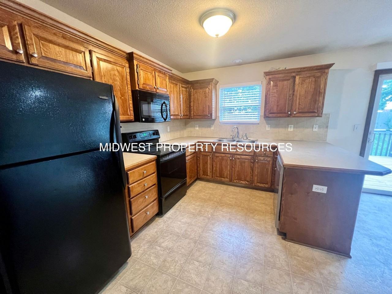 1023 Kaycee Dr - Photo 3 of 31