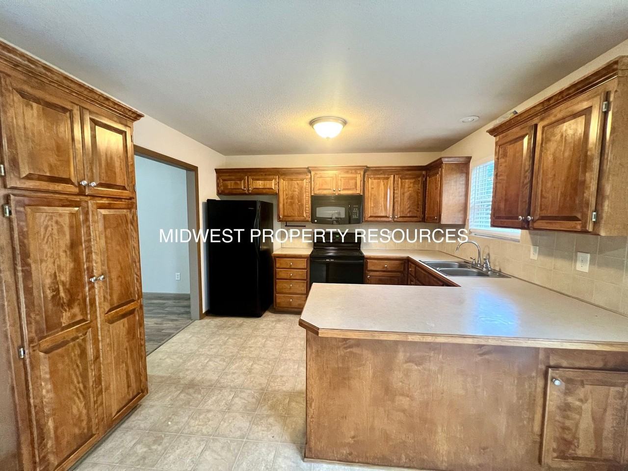1023 Kaycee Dr - Photo 4 of 31