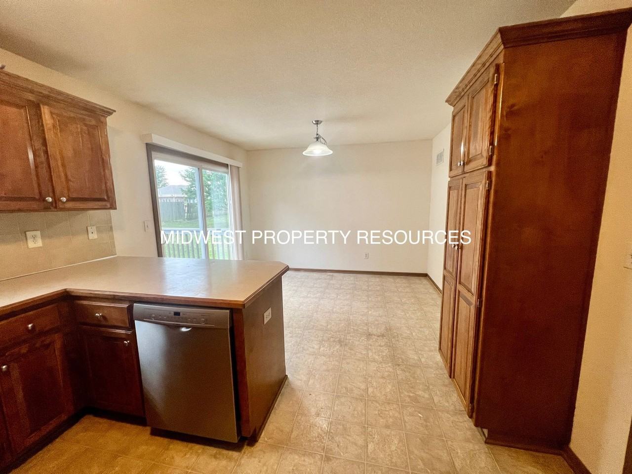 1023 Kaycee Dr - Photo 5 of 31