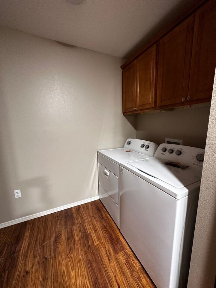 309 S 3rd St - Photo 4 of 14