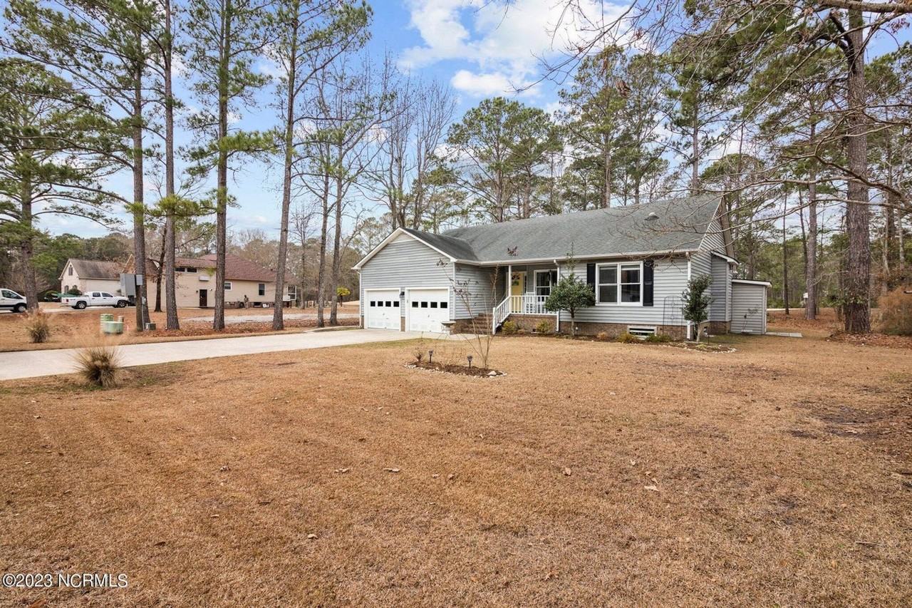 1122 Barkentine Dr - Photo 2 of 29