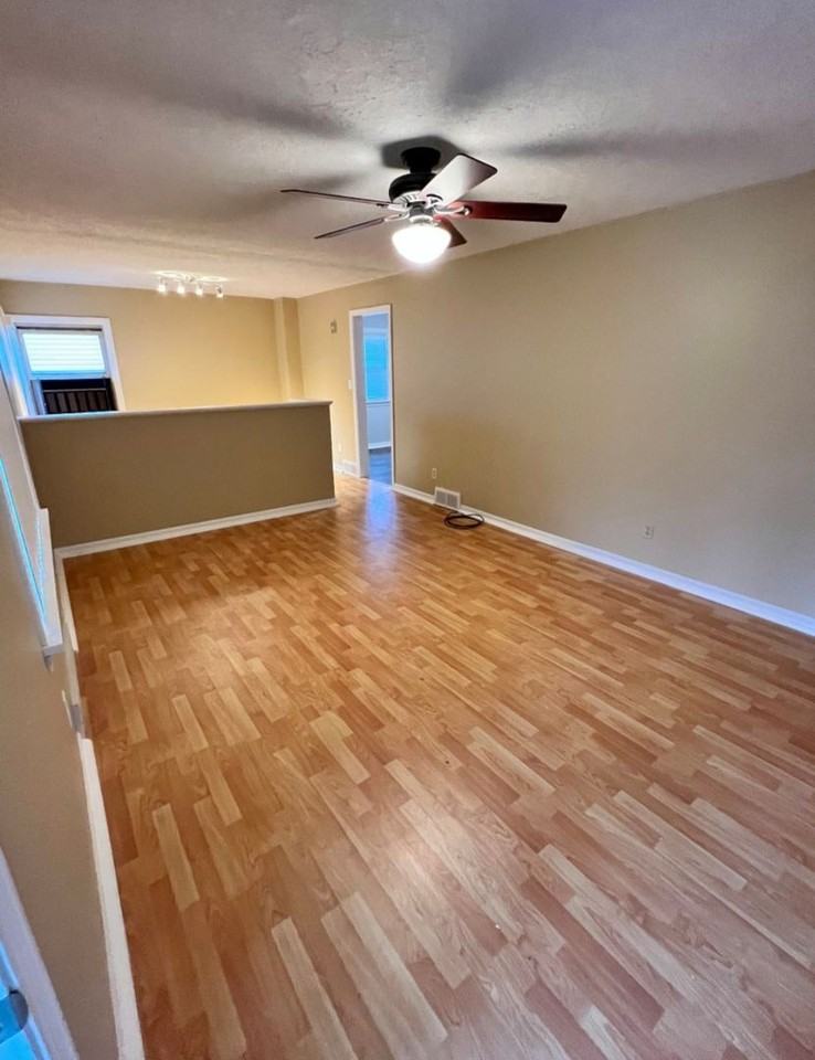 221 Korman Ave Ne - Photo 3 of 17