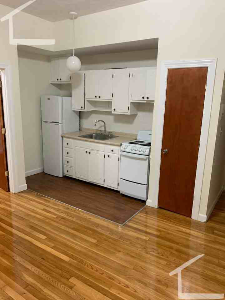 181 N Beacon St - Photo 2 of 13