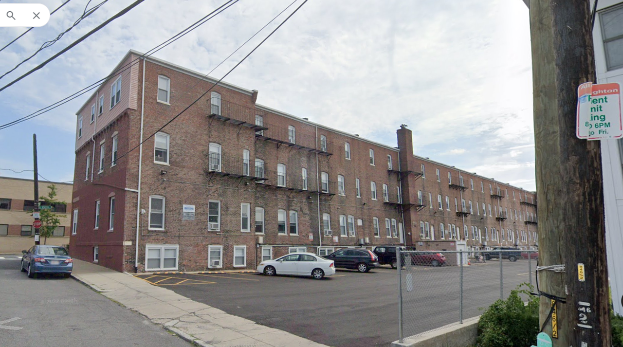 181 N Beacon St - Photo 5 of 13