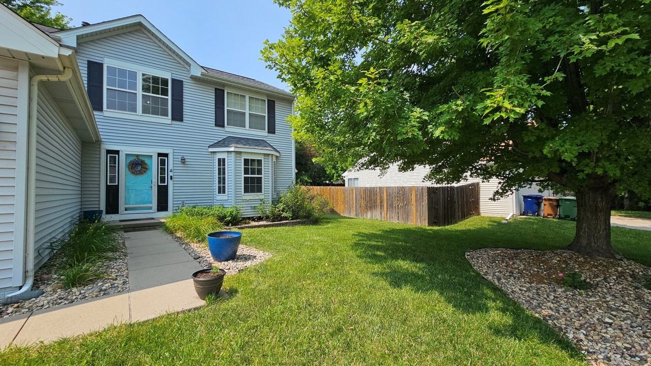 2930 Blackhawk Dr - Photo 2 of 27