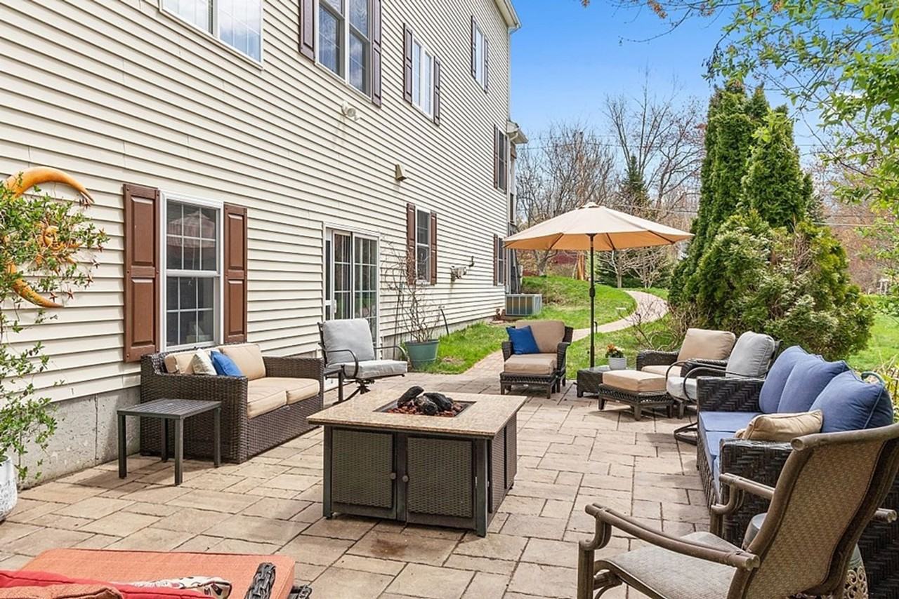 33 Ipswich Dr - Photo 3 of 36